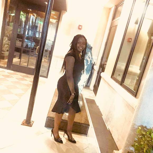 Profile Picture of Anne Katshing (@dona20) on Poshmark