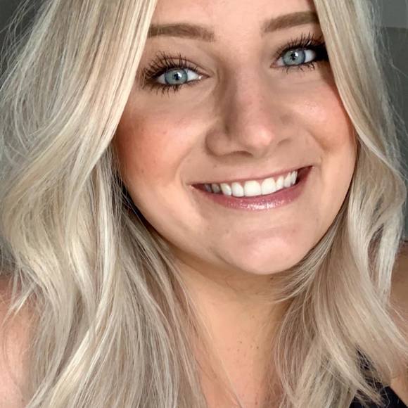 Profile Picture of Michelle Rygiel (@mlrygiel) on Poshmark