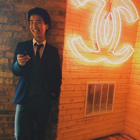 Profile Picture of Daniel Zhang (@dnzhang4) on Poshmark