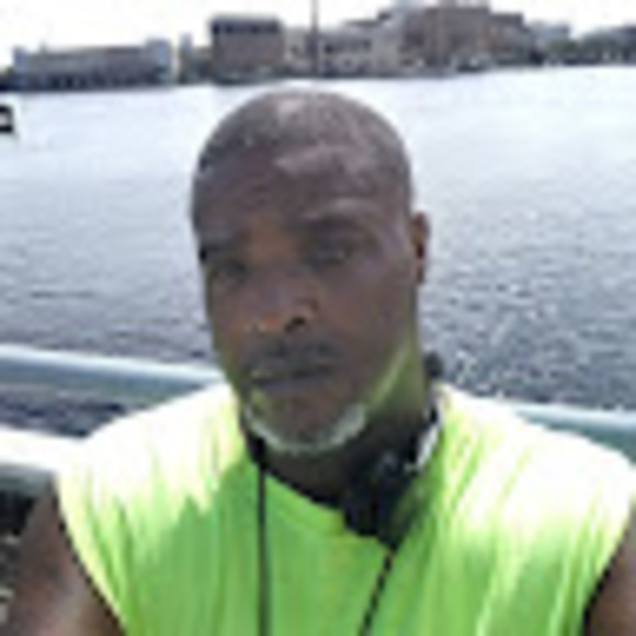 Profile Picture of Shawn Irvin (@guardshawn) on Poshmark