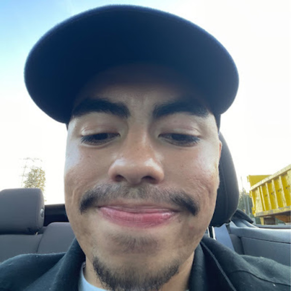 Profile Picture of Julian Navarro (@jjjuelzz) on Poshmark