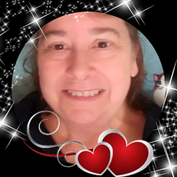 Profile Picture of Sandy Summers (@sandy_summers) on Poshmark