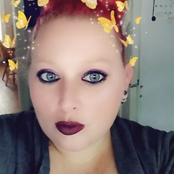 Profile Picture of Nicole Chagnon (@nicolechagnon47) on Poshmark