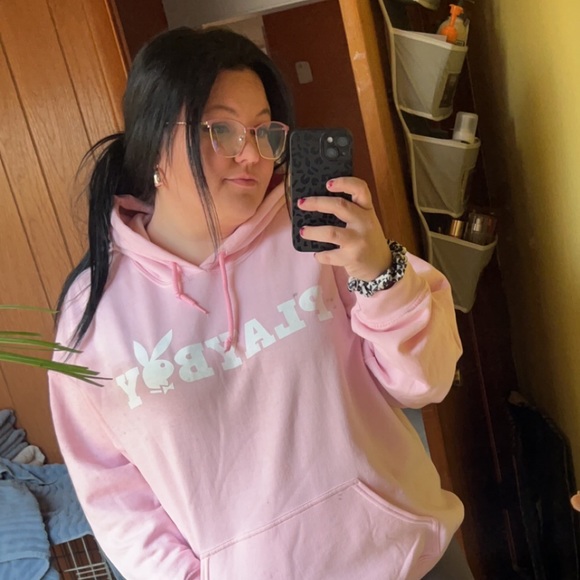 Profile Picture of Megan Heaton (@megan_heaton) on Poshmark