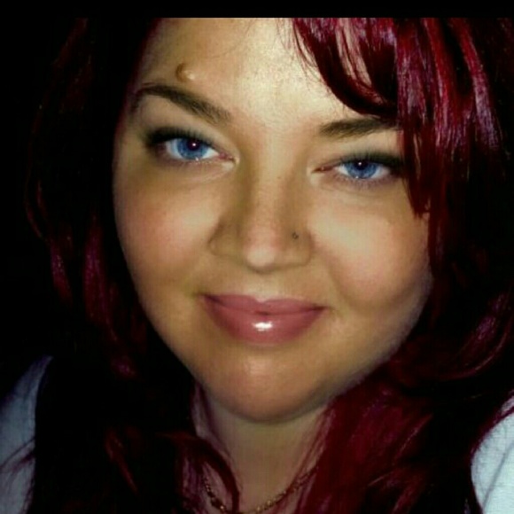 Profile Picture of Lynette Wright (@lareina84) on Poshmark