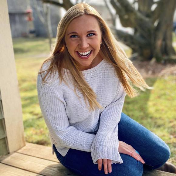 Profile Picture of Kaleigh Wallock (@wallokal) on Poshmark