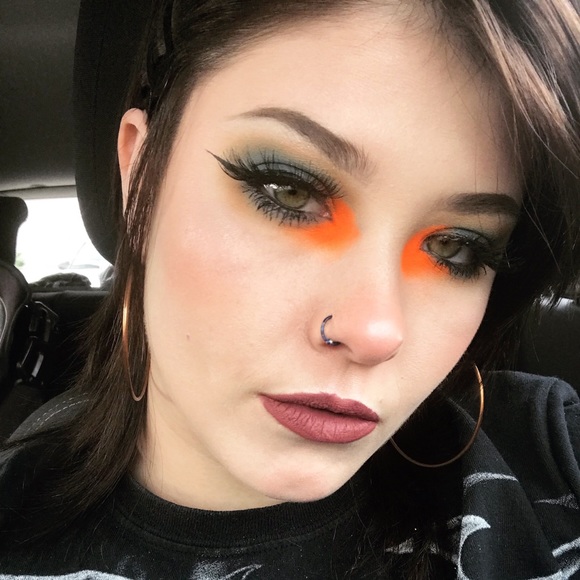 Profile Picture of Desiree Cheshire (@deecatsmeow) on Poshmark