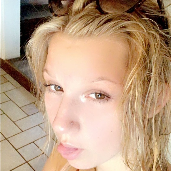 Profile Picture of Addyson Deichert (@addyson_2025) on Poshmark