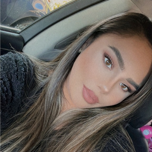 Profile Picture of Brianna Silva (@briannaaa1223) on Poshmark