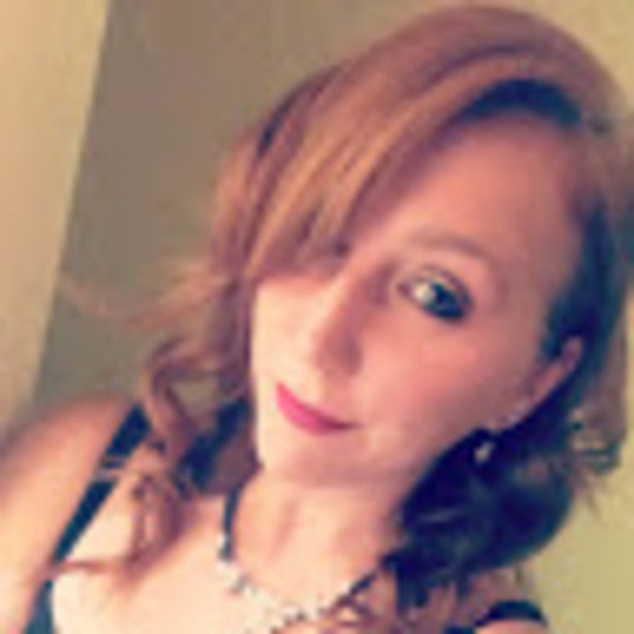 Profile Picture of Erin Kummerfeldt (@erinmk03) on Poshmark