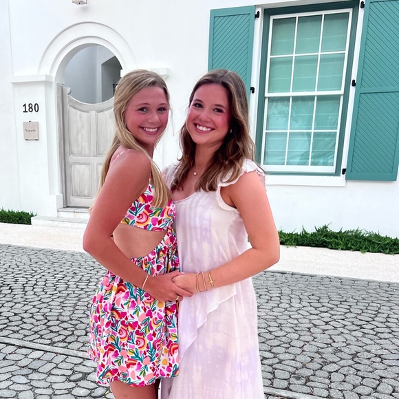 Charlotte Robbins - Poshmark Profile Picture of Charlotte Robbins (@char1otterobbin) on Poshmark