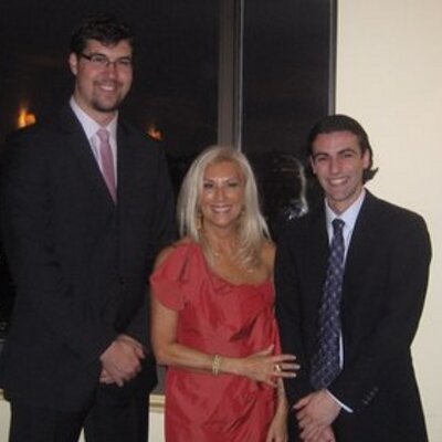 Profile Picture of Maureen DiCristofaro (@MoeMattEvan) on Twitter