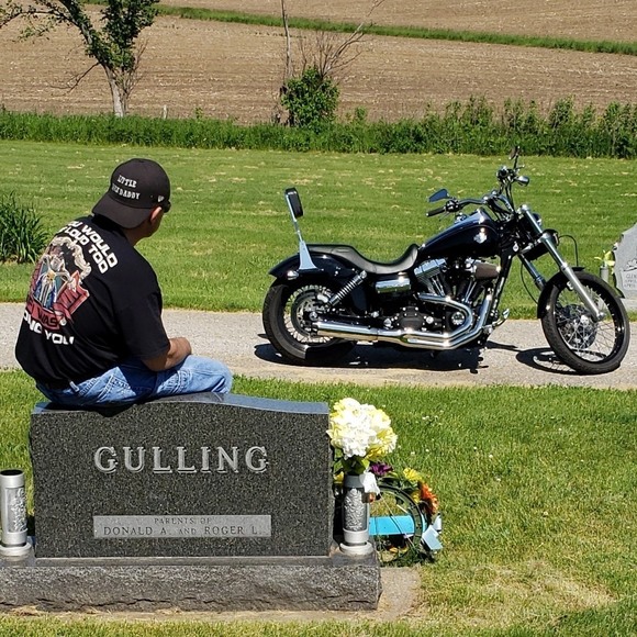 Profile Picture of Roger Gulling (@r220526) on Poshmark