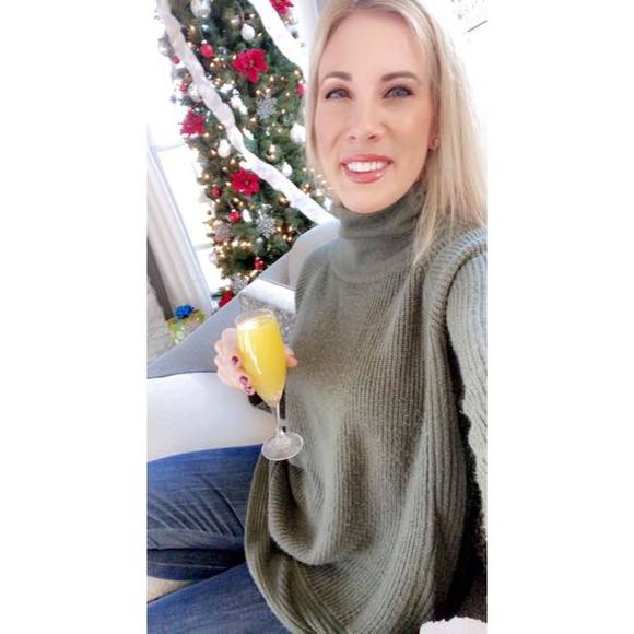 Profile Picture of Lauren Batcher (@lbatch03) on Poshmark