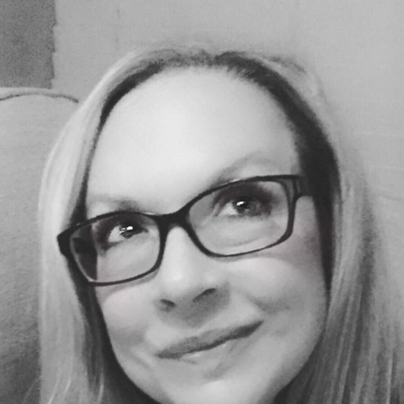 Profile Picture of Paula Hall (@hall_p3) on Poshmark