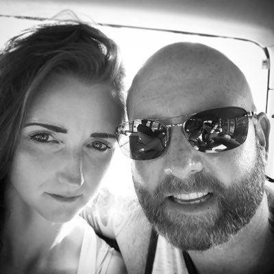 Profile Picture of Elizabeth Carol Hobbs (@karlnliz) on Twitter