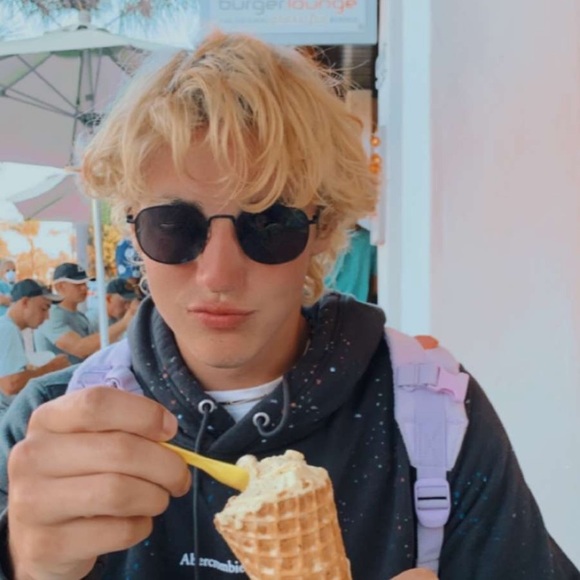 Profile Picture of Chase Phelps (@bearchase) on Poshmark