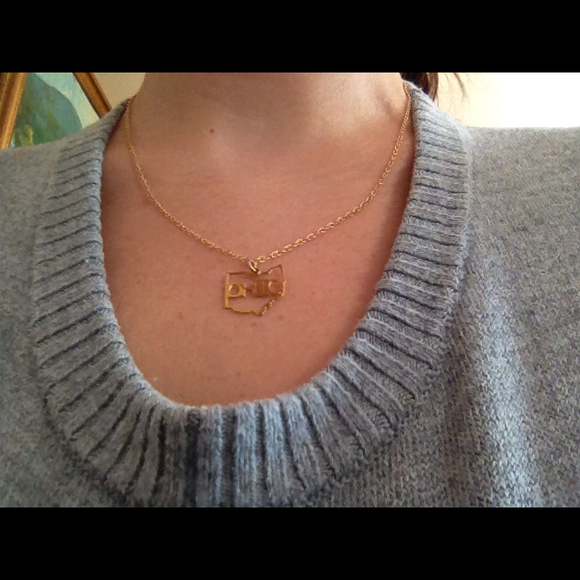 Profile Picture of Lindsay Linsley (@lindsayae77) on Poshmark