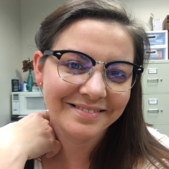 Profile Picture of Joelle Buscher (@joellebuscher) on Poshmark