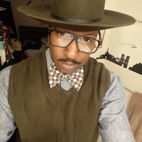 Profile Picture of R Martin (@markinmansound) on Poshmark