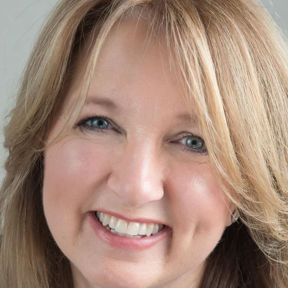 Profile Picture of Paula Glazebrook (@paularg) on Poshmark