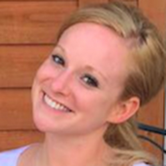 Profile Picture of Jenna Tenzillo (@jenna_tenzillo) on Poshmark