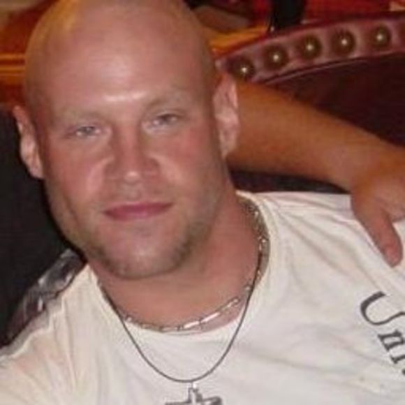 Profile Picture of Daniel Cameron (@danicamero80) on Poshmark