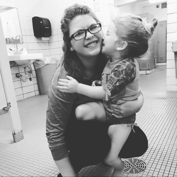 Profile Picture of Kelsey Shorthouse (@kelsey199304) on Poshmark