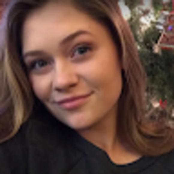 Profile Picture of Adelle Beets (@caitbeets77) on Poshmark
