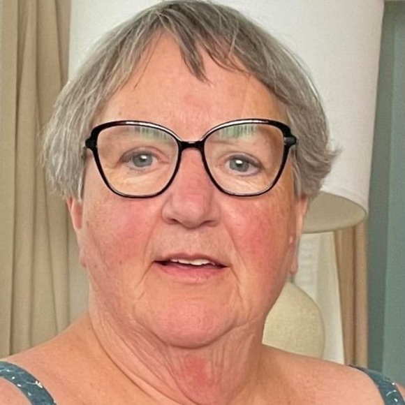 Profile Picture of Kathy Dunn (@kathydunn42) on Poshmark