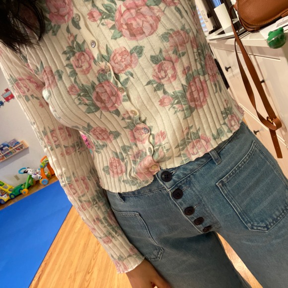 Profile Picture of Nickole Liu (@nickileliu) on Poshmark