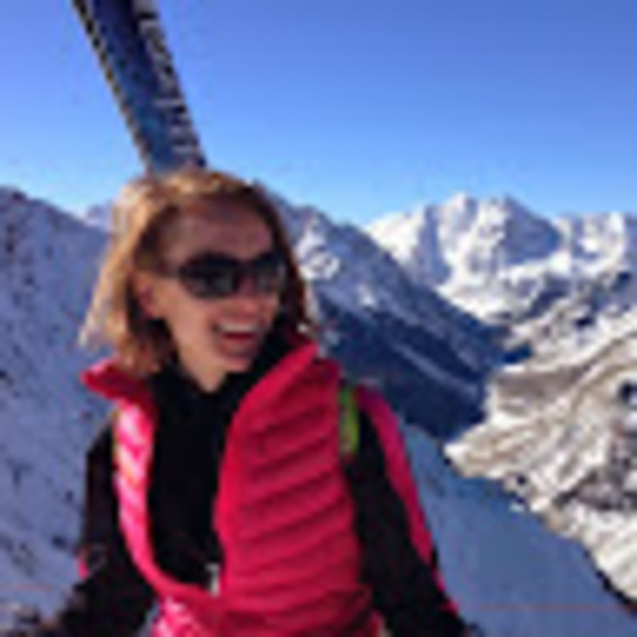 Profile Picture of Ellen Spitzbart (@ellenspitzbart) on Poshmark