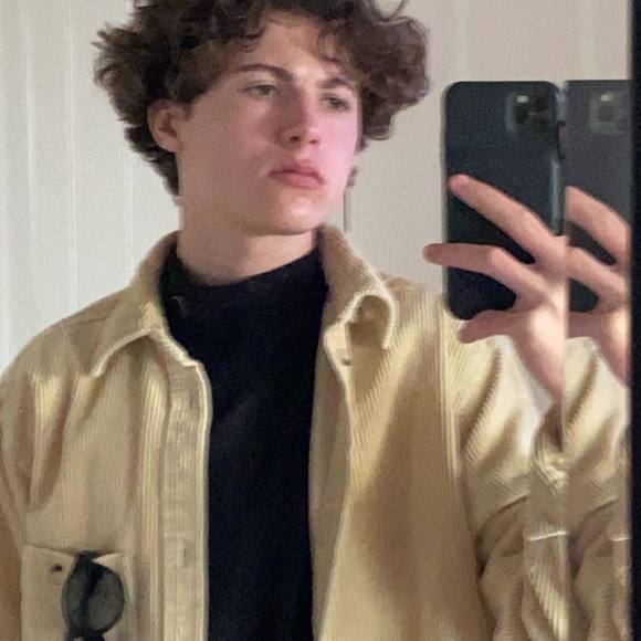 Profile Picture of Ryan Roberts (@ryanroberts427) on Poshmark