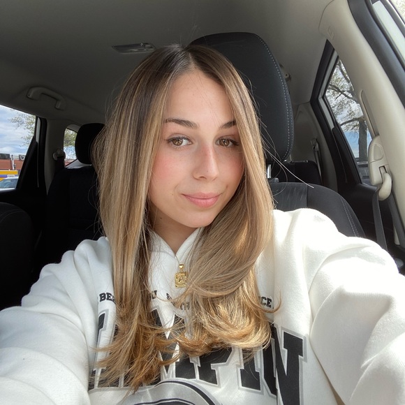 Profile Picture of Alexa Oconnor (@alexaoconnor) on Poshmark