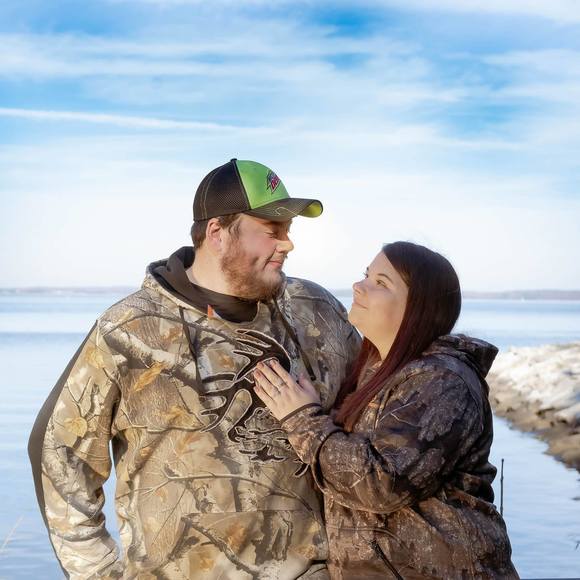 Profile Picture of Alicia Snellings (@aliciasnellings) on Poshmark