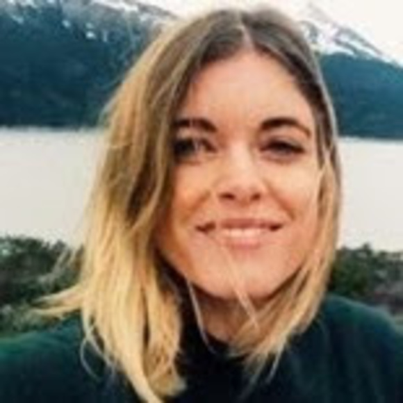 Profile Picture of Corinne Dunphy (@corinne_dunphy) on Poshmark