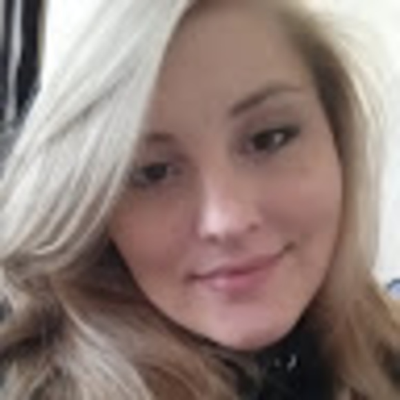 Profile Picture of Katherine Carvajal (@carvajalkate) on Poshmark