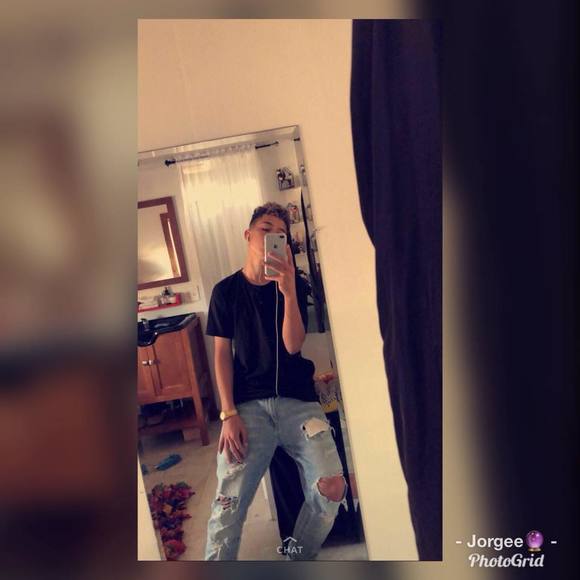 Profile Picture of Jorge Quintero (@curlssjorgee) on Poshmark