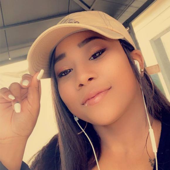 Profile Picture of Aaryonia Deshields (@aaryonia) on Poshmark