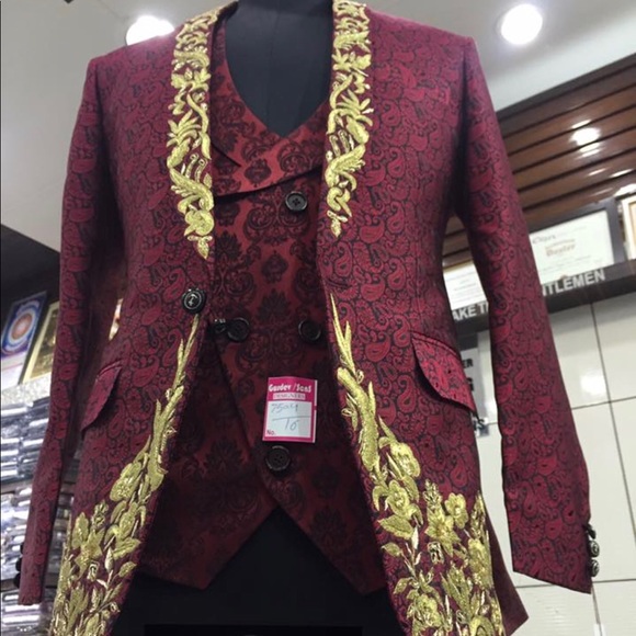 Profile Picture of Saadh Saadh (@vishalbhardwaj) on Poshmark