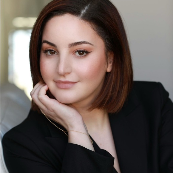 Profile Picture of Alexandra Sherman (@theskinexpert7) on Poshmark