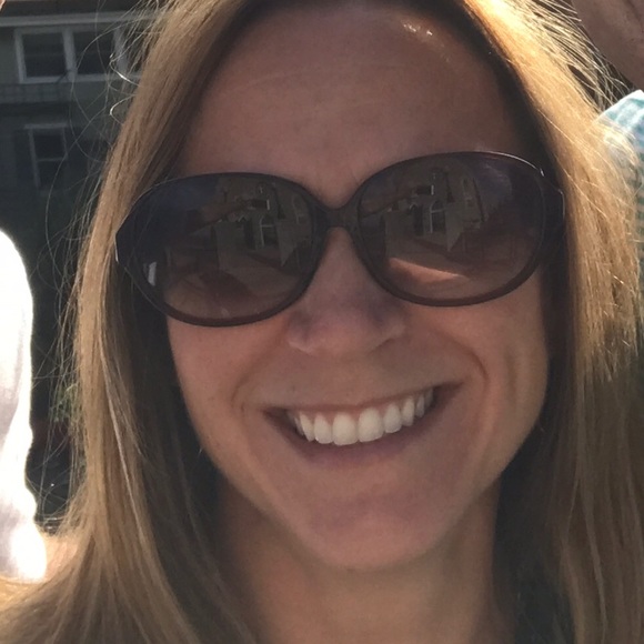 Profile Picture of Amy Lodes (@amlodes) on Poshmark