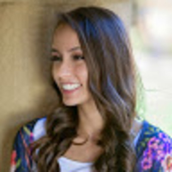Profile Picture of Sarah Ramos (@smramos24) on Poshmark