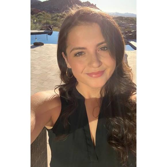 Profile Picture of Dani Sayers (@danisayers) on Poshmark