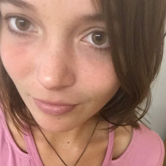 Profile Picture of Avery Werther (@averylwerther) on Poshmark