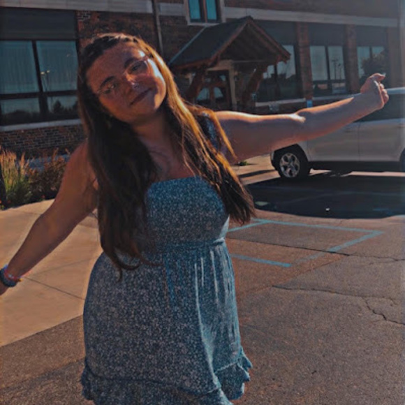 Mckenzie Ellerbrook - Poshmark Profile Picture of Mckenzie Ellerbrook (@kenziemae974) on Poshmark