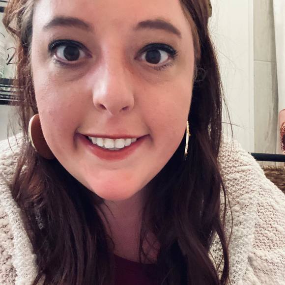 Profile Picture of Andrea Slater (@abriggs3) on Poshmark