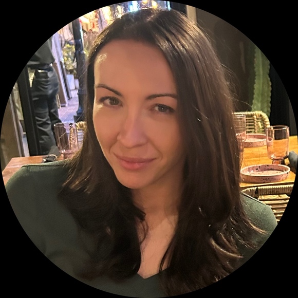 Profile Picture of Adrienne Schaal (@adrienneschaal) on Poshmark