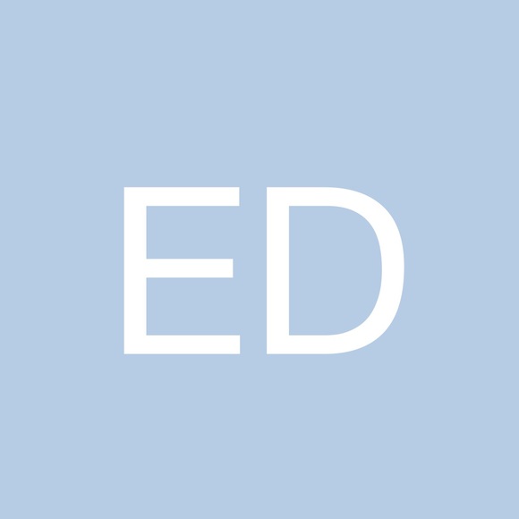 Profile Picture of Emilie Daigneault (@emilielynnd) on Poshmark