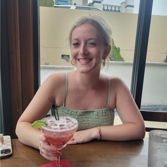 Kaylee Botjer - Poshmark Profile Picture of Kaylee Botjer (@kayleebotjer) on Poshmark